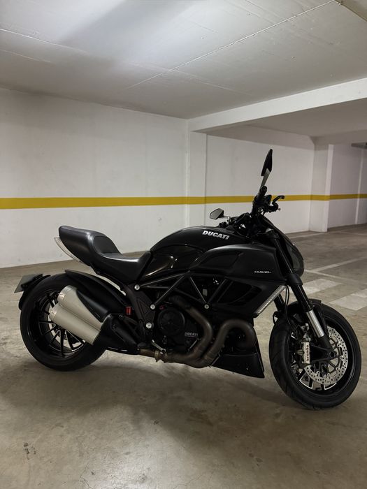 Ducati Diavel 1200 black muitos extras