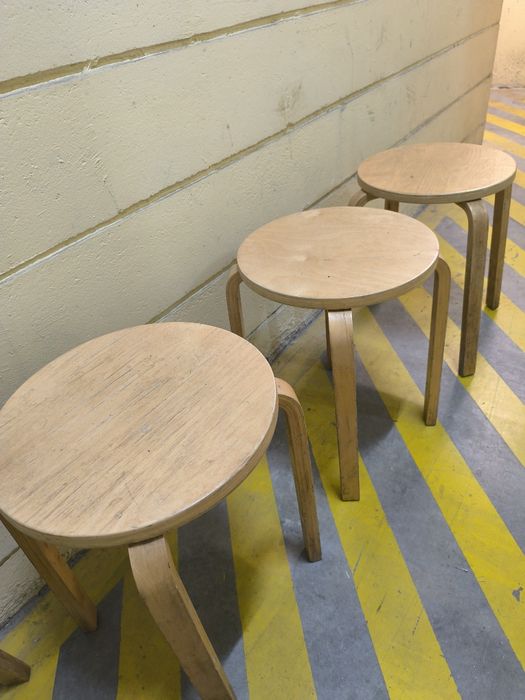 Bancos IKEA Frosta empilháveis