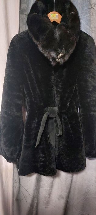 Продам шубу мутон с норочкой