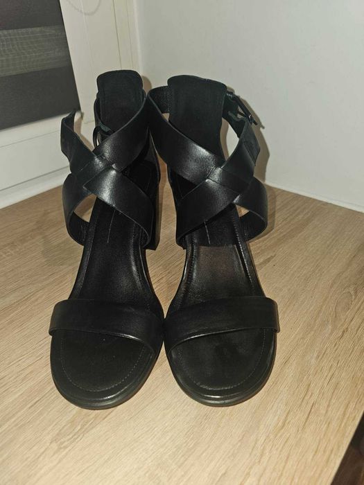 Sandały na obcasie Ecco Shape czarne r. 41