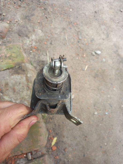 Втягующе реле ЗИЛ 130 131 нове є двох видов