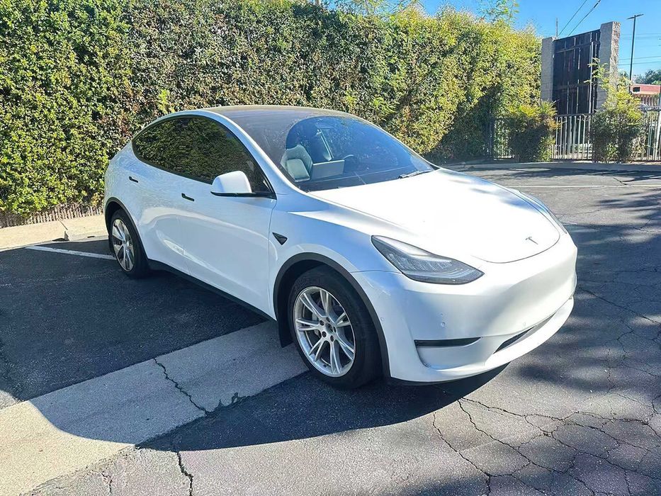 Tesla Model Y Long Range      2021