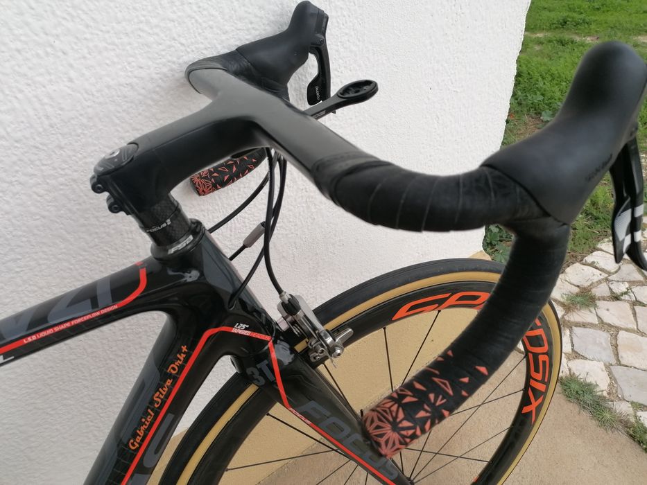 Vendo bicicleta Focus totalmente em carbono, impecável!