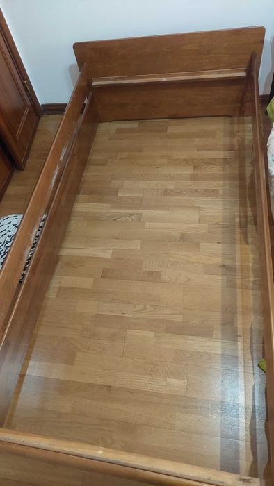 Cama dupla de solteiro em madeira