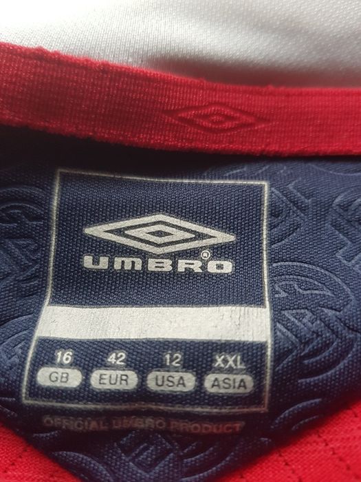 Koszulka sportowa piłkarska męska marki Umbro rozmiar M/L.