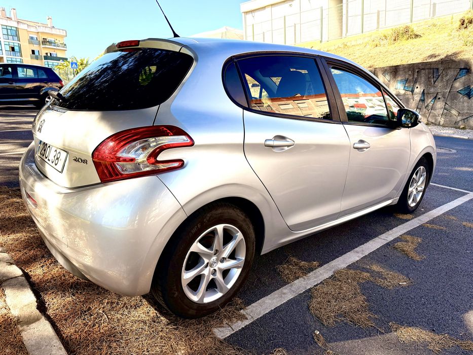 Peugeot 208 1.2 VTi 82cv | 95.000 km | Gasolina | Impecável foto 2