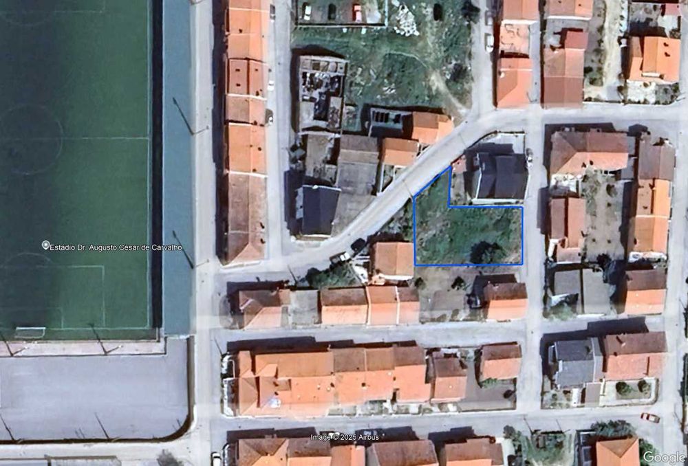 Terreno urbano p/ Moradia,  569 m2,  Mêda