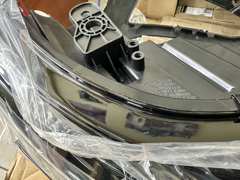 Фари Jeep Cherokee KL 2019 - з Америки, не такий бренд як у всіх