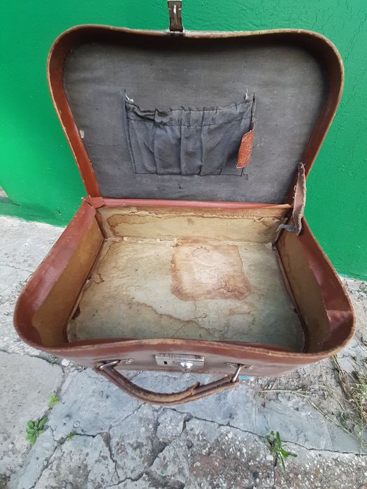 Миниатюрный чемоданчик времен ссср