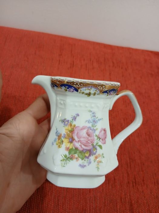 Conjunto Leiteira e Açucareiro em Porcelana