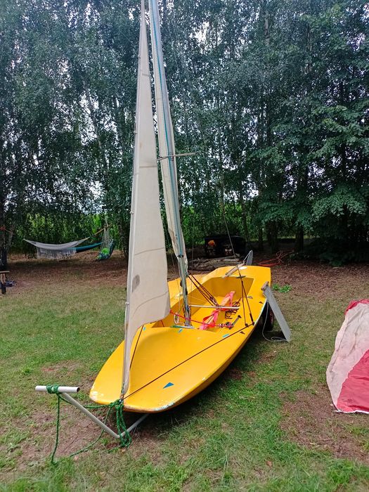 Żaglówka (nie 420 470)