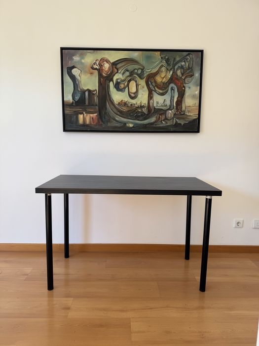 Mesa preta IKEA.