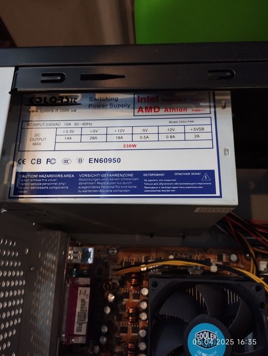 Корпус системного блока с начинкой.