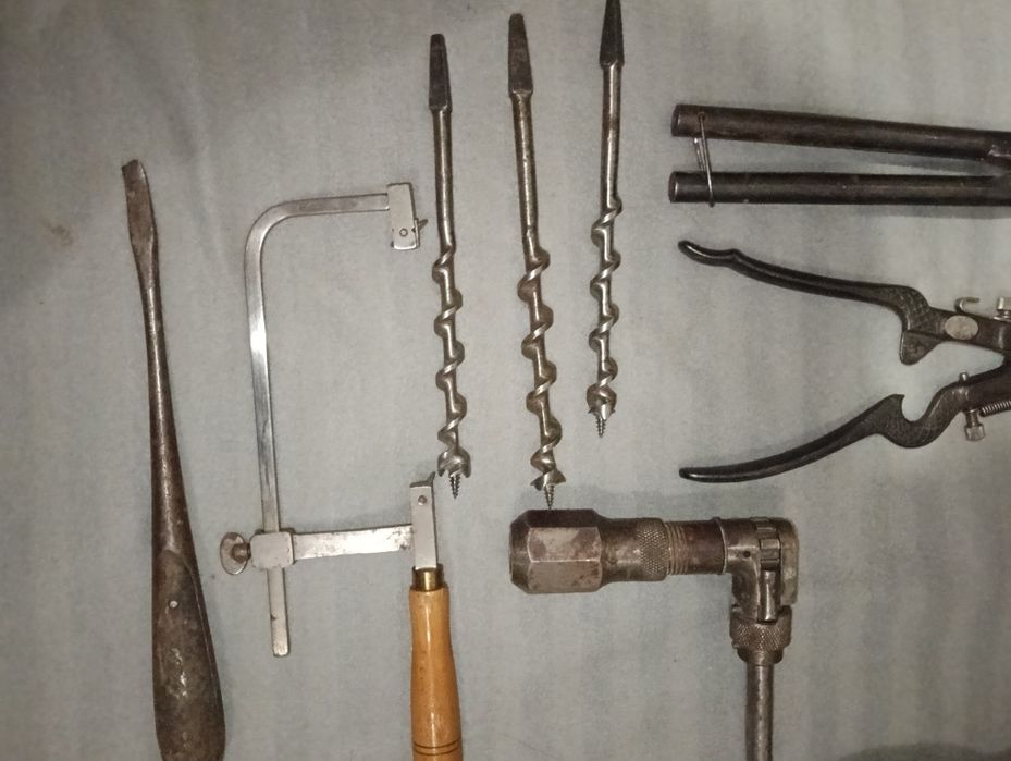 Stare narzędzia stolarskie z PRL