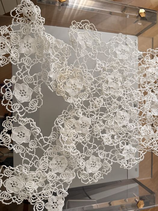 Toalhas e lençóis com renda (lote grande de artigos)