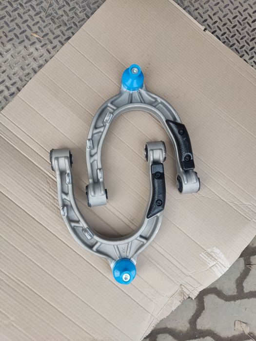 Важіль ричаг верхній підкова Тесла Tesla 3 Y