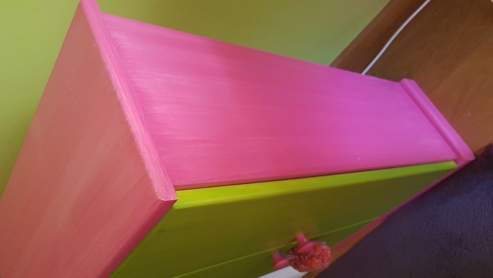 Armário com três prateleiras personalizada