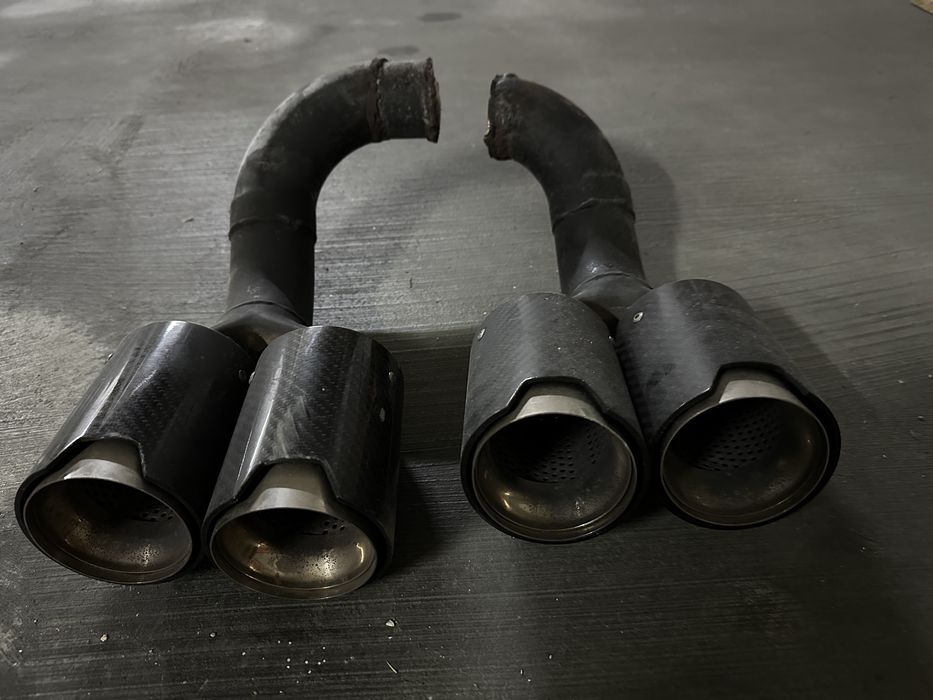 Ponteira de escape dupla