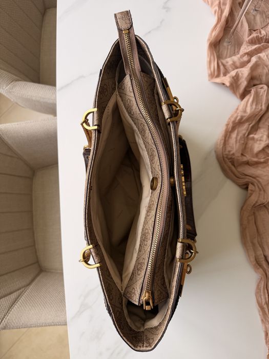 Mala Guess Zadie Tote