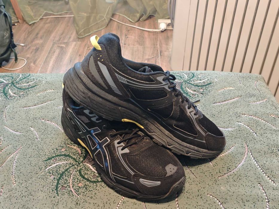 Кроссовки Asics Gel  (оригинал) фирменные размер -44 стелька- 28см.