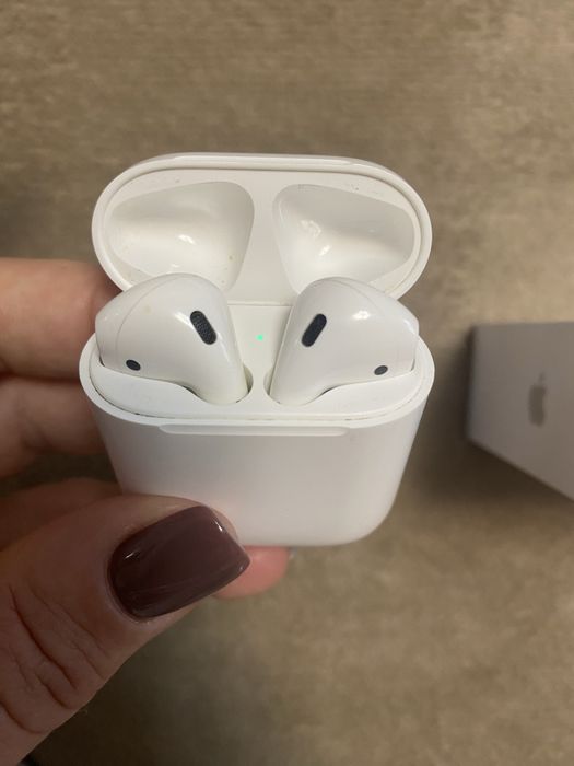 Футляр кейс Apple AirPods 2, б/в. Оригінал, плюс коробка.