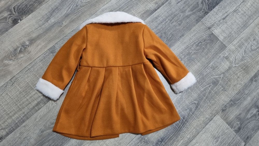 Пальто на дівчинку 1-2 роки