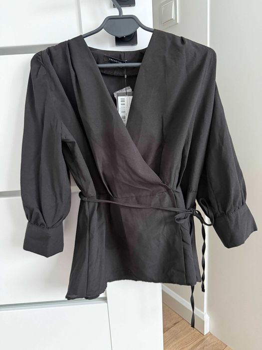 Bluzka z baskinką/wiązaniem