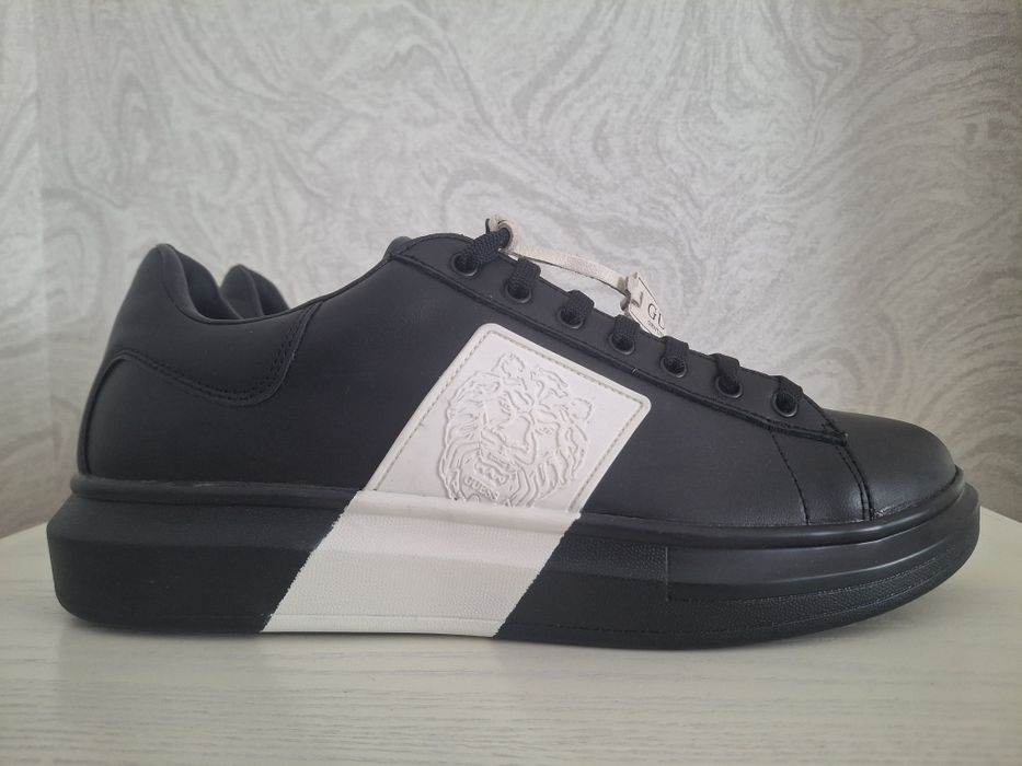 Кросівки Guess Нові 44р.