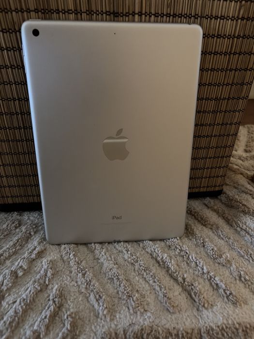 iPad 5ª geração 32GB 9.7” Apple (bom estado)