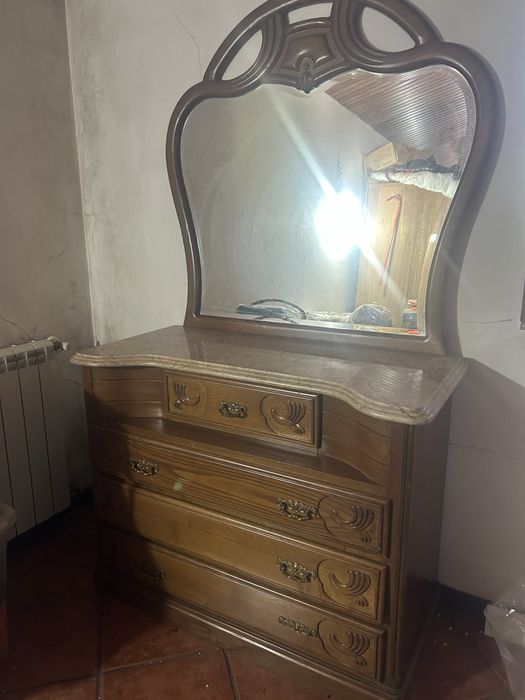 Cómoda e mesinhas de cabeceira