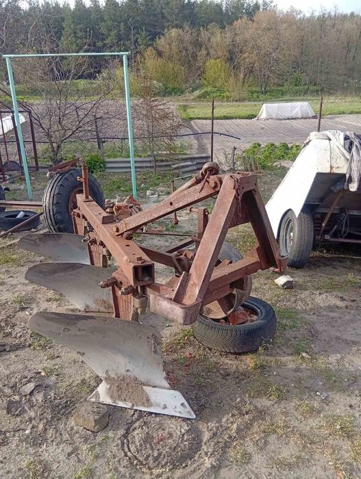 Продам плуг навісний