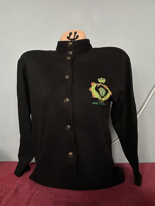 Sukienka z półgolfem i poduszkami na ramionach vintage
