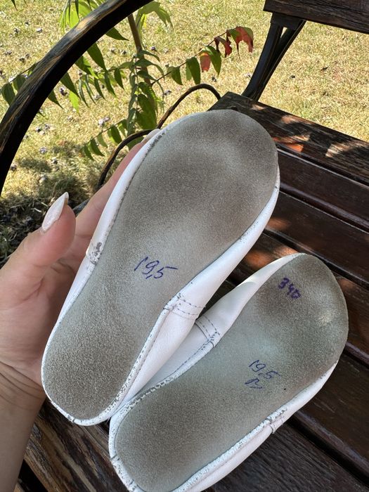 Чешки білі шкіряні