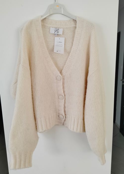 Sweter guziki kremowy uni