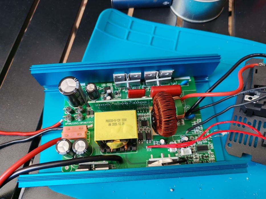 Інвертор 12-220 max потужність 1600 wat