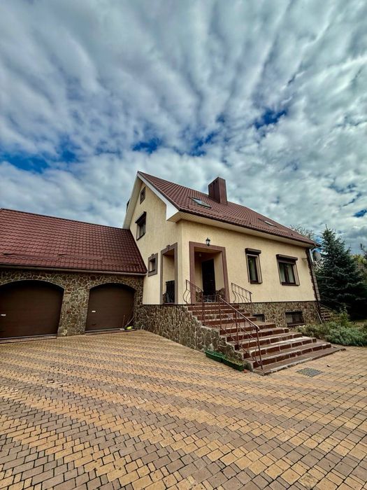 Оренда просторого будинку 250м2 з ділянкою 15 соток,2 гаражами та сауною з альтанкою в с.Шевченково