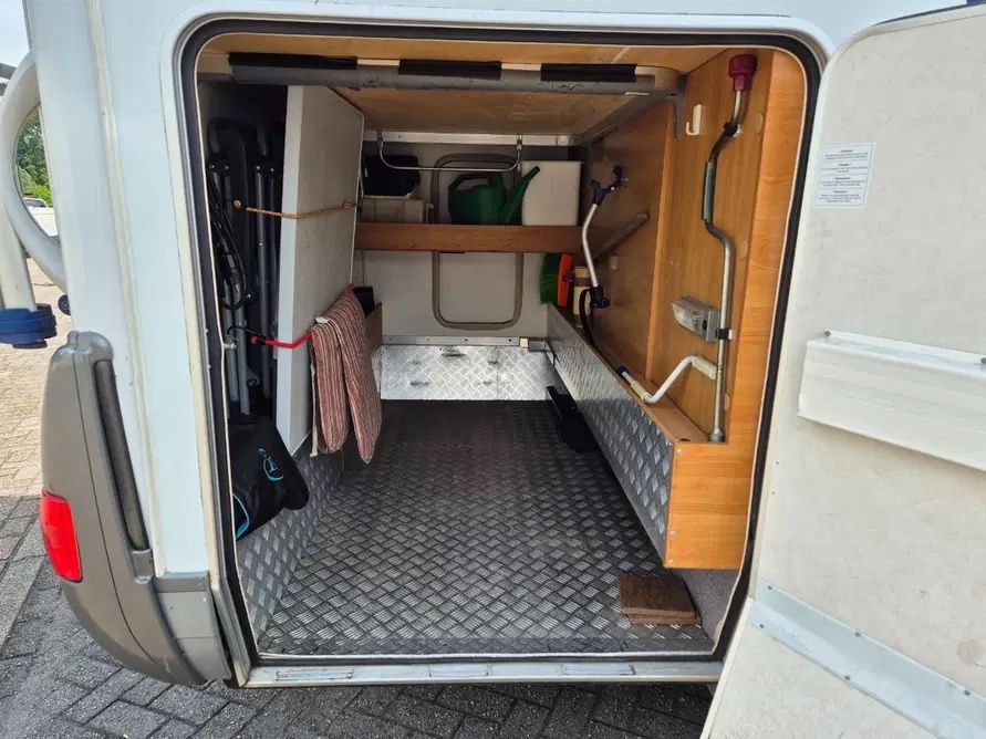Autocaravana integral Hymer b524