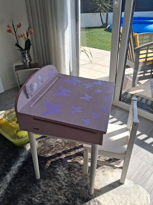 Mesa para criança com abertura