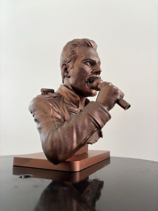 Busto Freddie Mercury em bronze