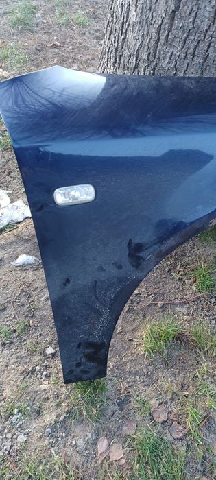 Błotnik Audi A4 b6 prawy kod LZ5L