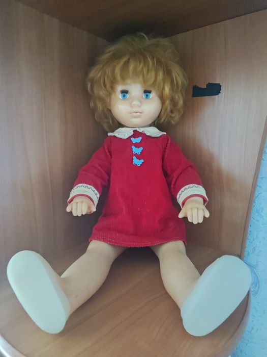 Куклы времен СССР и мягкие игрушки.