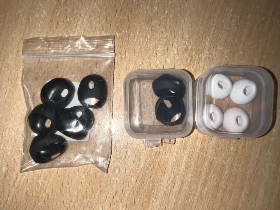 AirPods Pro 2 - Зарядний кейс, аксесуари