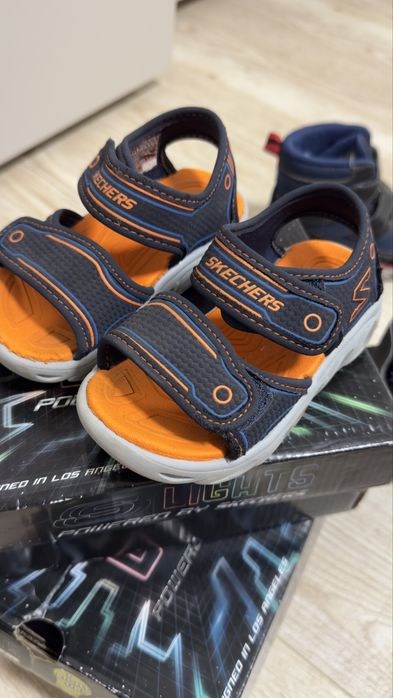 Продам дитячі бомоніжки Sketchers