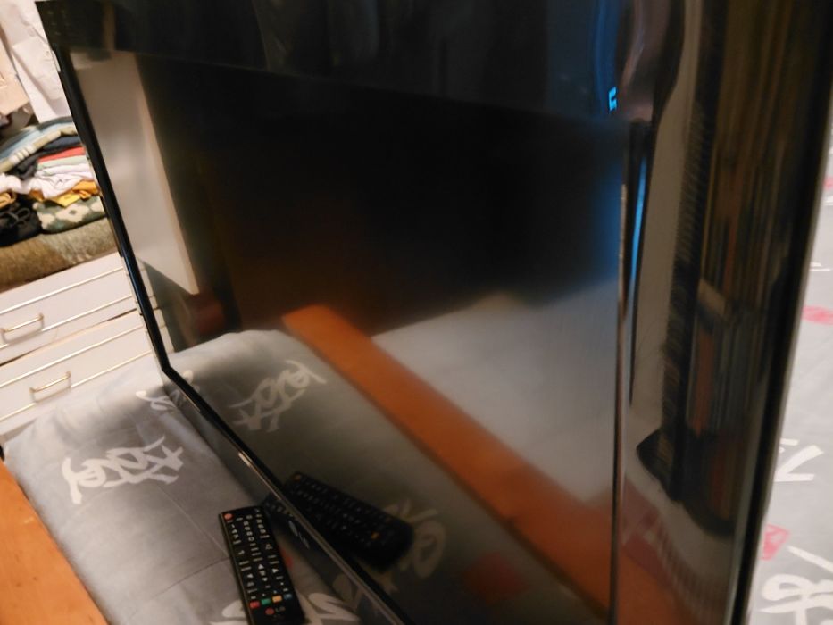 Tv LG 37 c/ comando impecavel