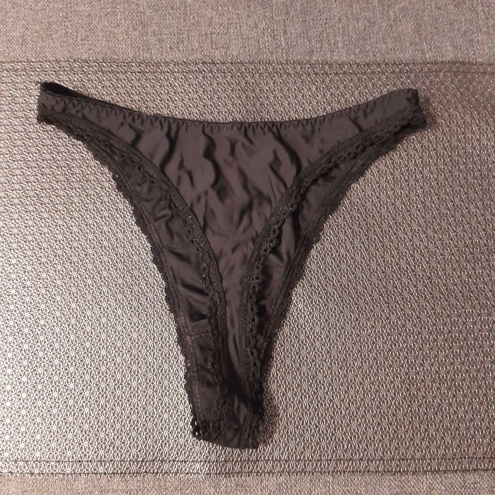 Majtki stringi uniwersalne