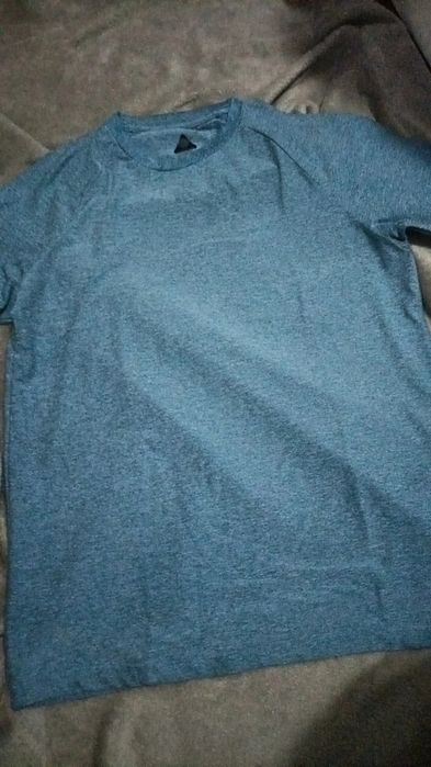 T shirt azul claro