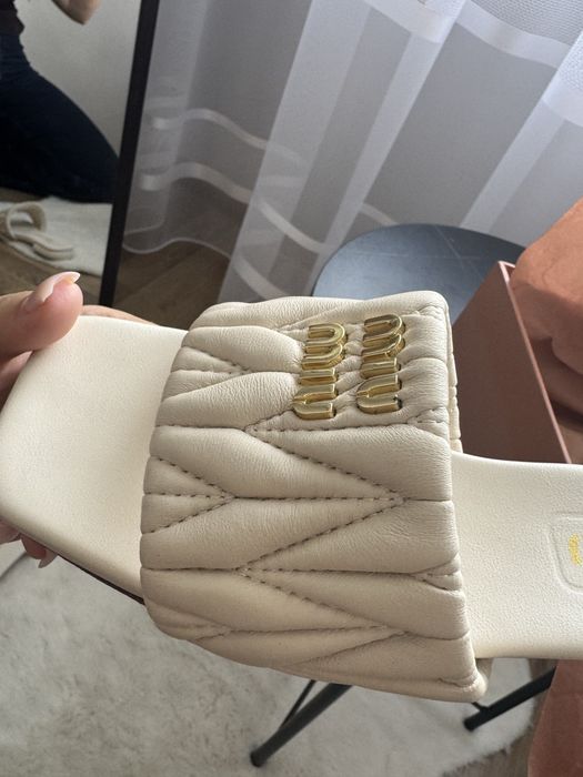 Тапочки шльопанці жіночі шкіряні miu miu 37