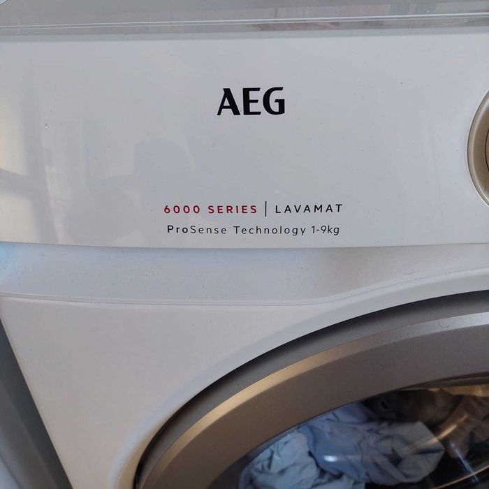 Máquina de lavar roupa AEG 9kg