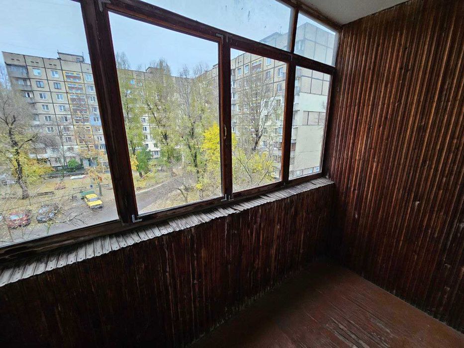 Продам 3 кімнатну квартиру  Лівий  берег вул Калинова  Образцова