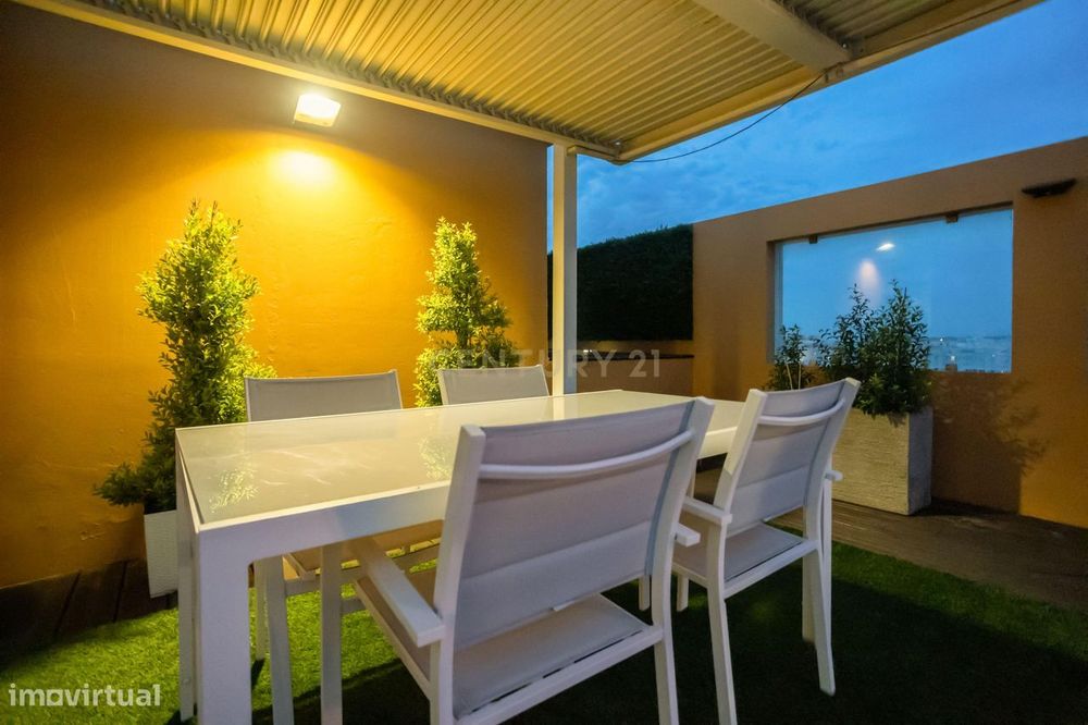 Um Apartamento com Alma de Moradia ; T3+1 + Terraço de 143 m²